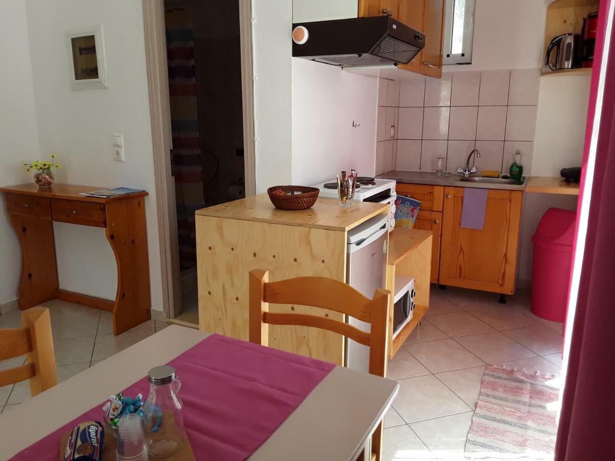 Aaron Studios Apartments Agia Fotia  ภายนอก รูปภาพ